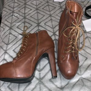 Heeled boots